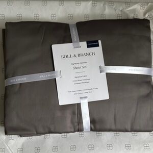 Boll & Branch Signature Hemmed King Sheet set in Stone